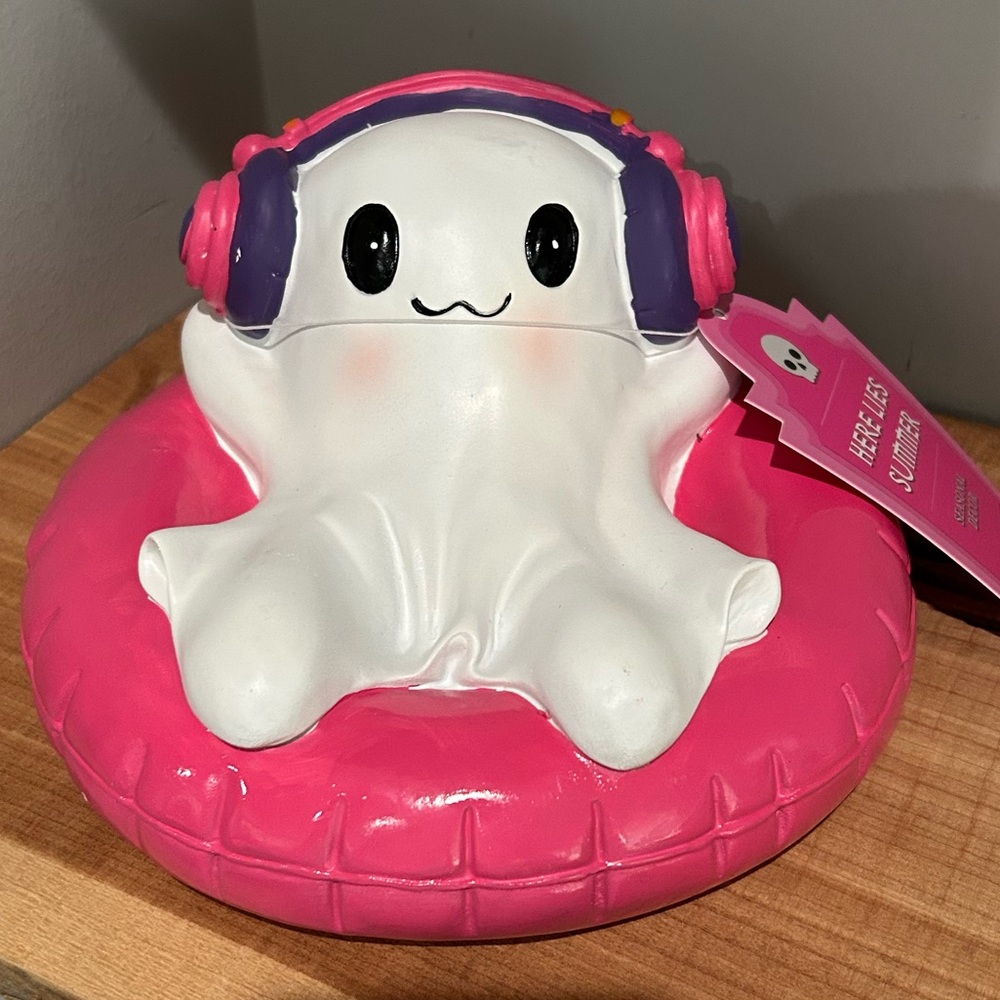 NWT SUMMERWEEN Ghost with Headphones on a Floaty